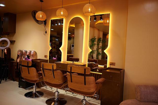 Unisex Salon